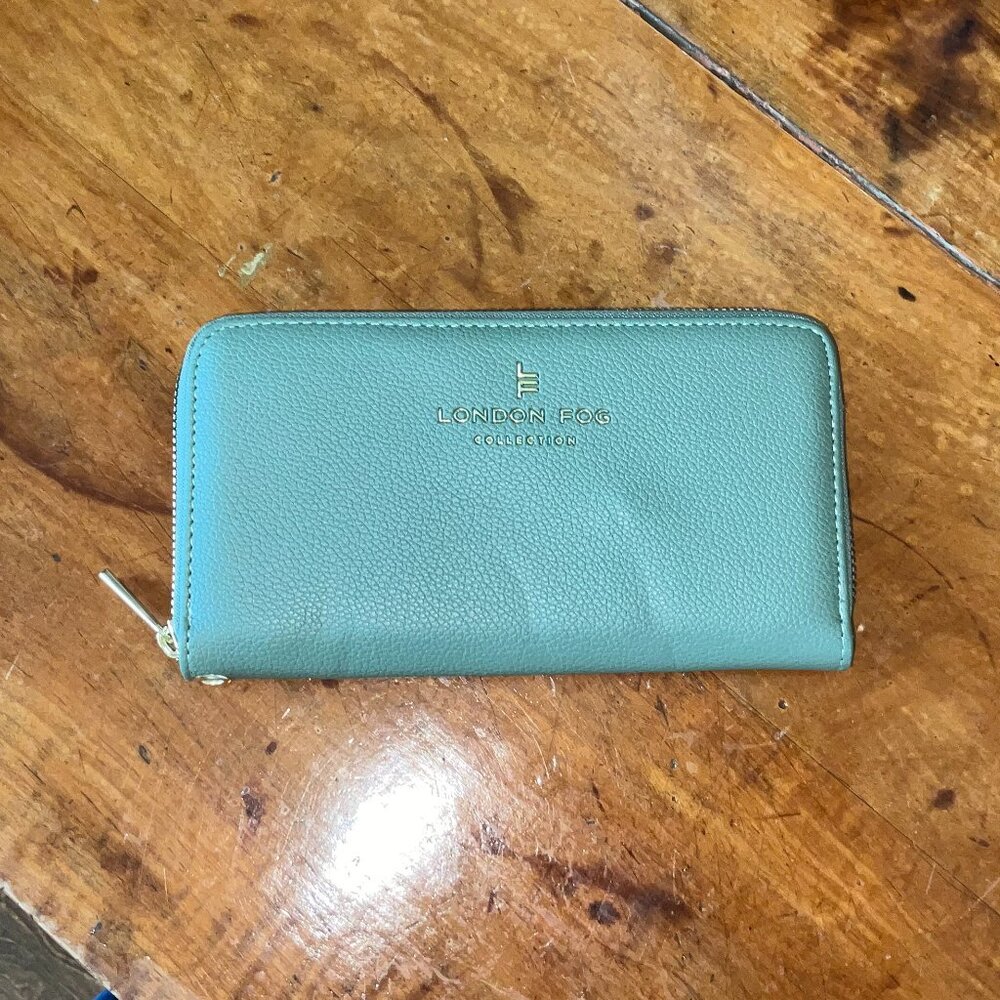 London Fog Green Pebbled Wallet NWOT